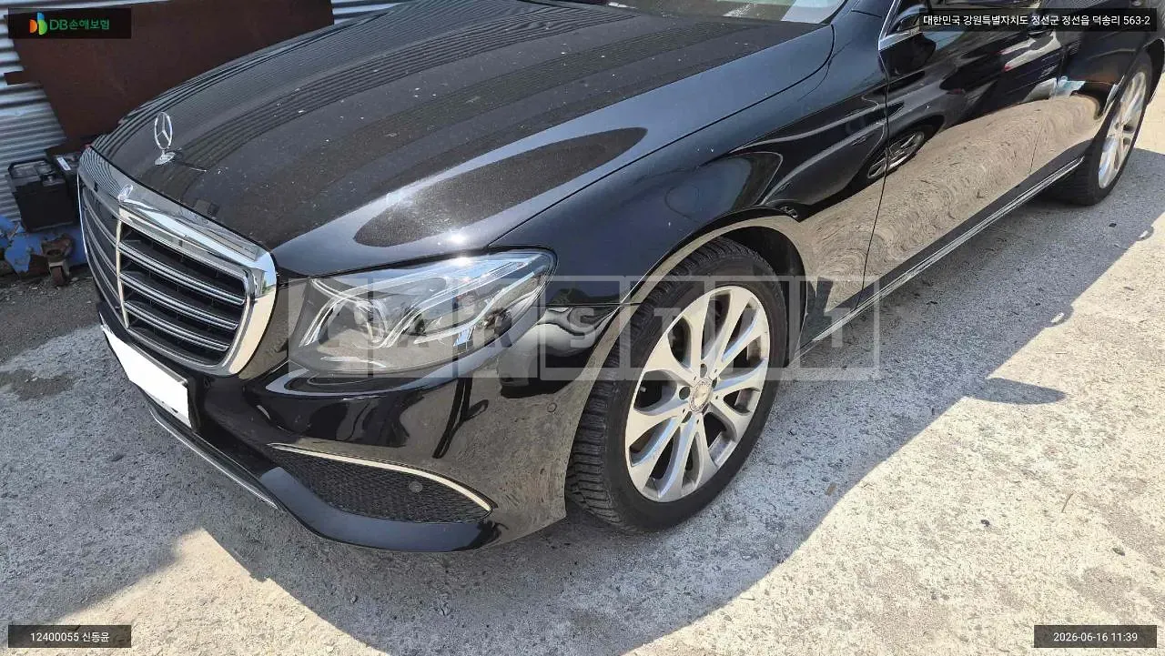 Photo 2 of 22: 2016 Mercedes-Benz E300, VIN WDDZF4JB3HA052070 — Korean insurance auction