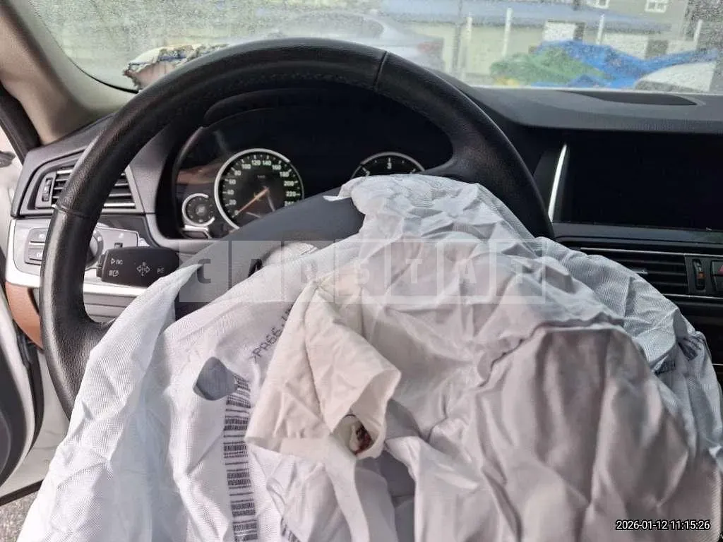 Photo 2 of 7: 2016 BMW 520d xDrive — Korean insurance auction