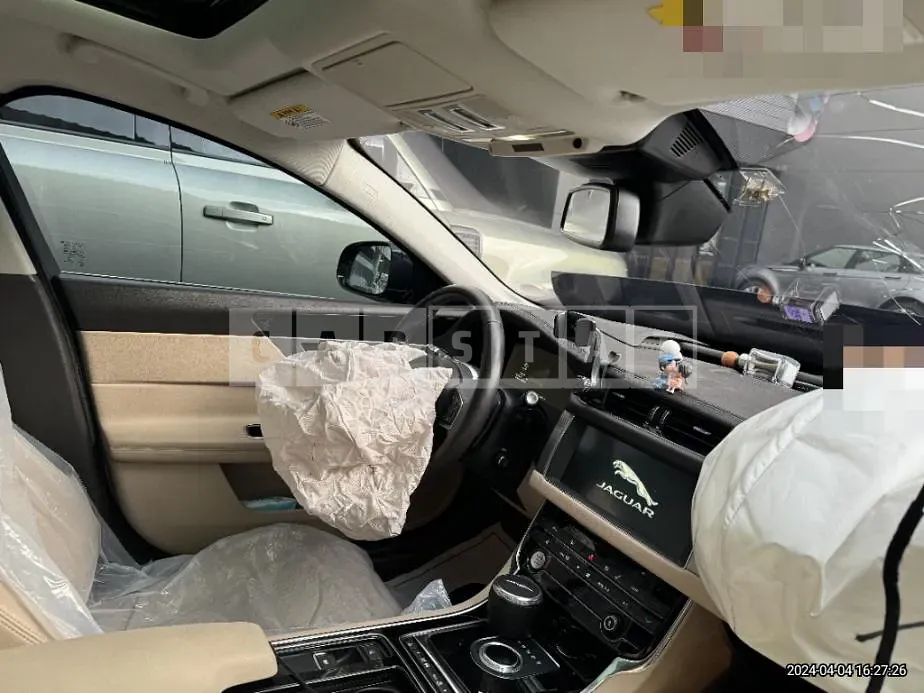 Photo 2 of 17: 2018 Jaguar XF 20d, VIN SAJBB4BN7JCY70509 — Korean insurance auction