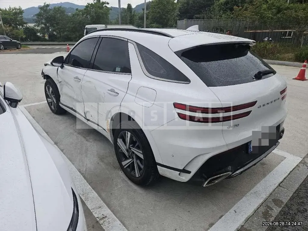 Photo 2 of 30: 2024 Genesis GV70 AWD — Korean insurance auction