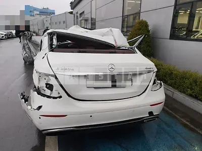 Photo 1 of 16: 2020 Mercedes-Benz E220 d 4Matic, VIN W1KZF0FB7LA823012 — Korean insurance auction