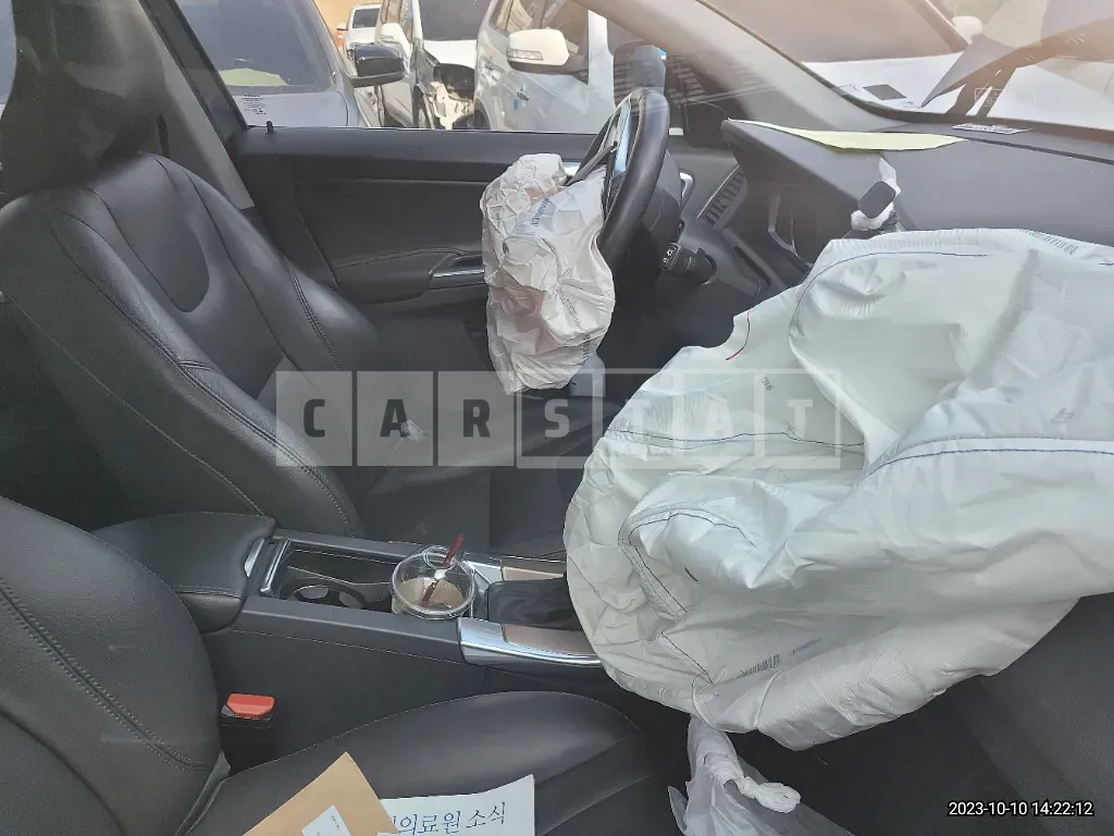 Photo 2 of 23: 2017 Volvo XC60D3, VIN YV1DZARBDH2169399 — Korean insurance auction