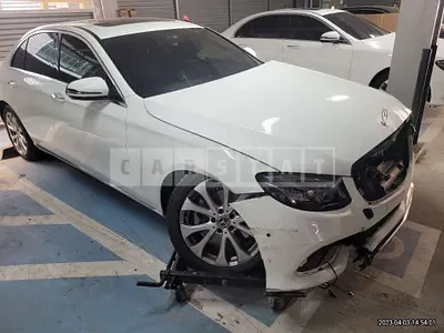 Photo 1 of 16: 2019 Mercedes-Benz E220 d 4Matic, VIN WDDZF0FB8KA614652 — Korean insurance auction