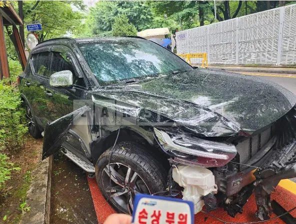 Photo 2 of 13: 2019 Volvo XC40T4 AWD, VIN YV1XZACACK2090880 — Korean insurance auction