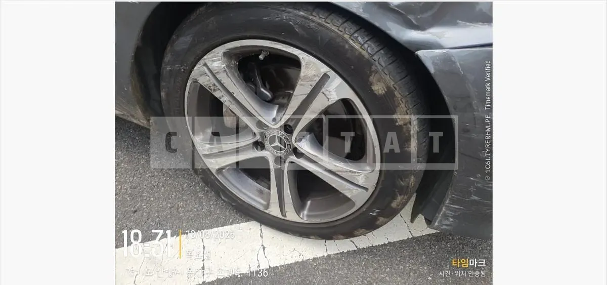 Photo 2 of 10: 2019 Mercedes-Benz E220 d — Korean insurance auction