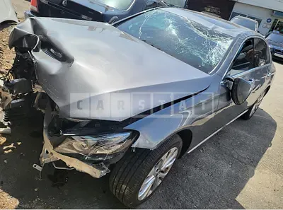 Photo 1 of 44: 2018 Mercedes-Benz E300 4Matic, VIN WDDZF4KB5JA366601 — Korean insurance auction
