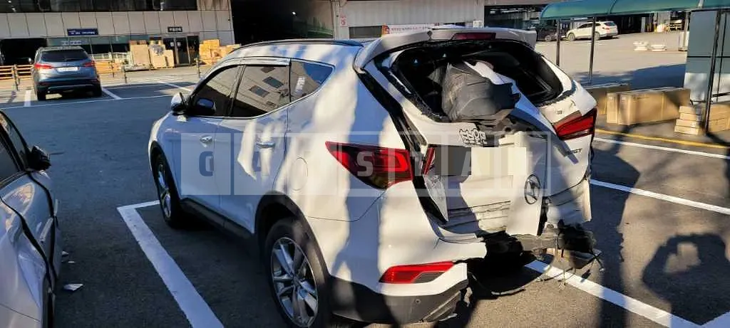 Photo 2 of 6: 2015 Hyundai Santa Fe 2.0, VIN KMHSW81UBGU583068 — Korean insurance auction