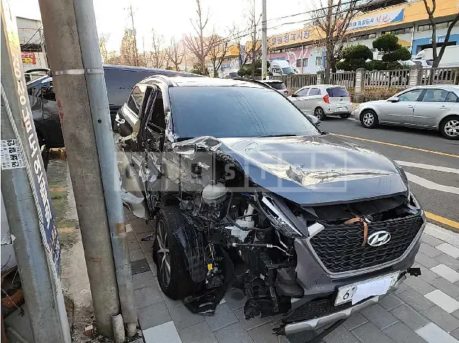 Photo 2 of 24: 2017 Hyundai Tucson, VIN KMHJ5815GHU328652 — Korean insurance auction