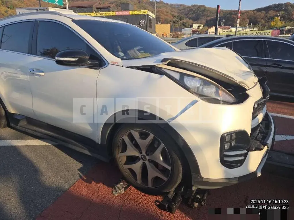 Photo 2 of 15: 2015 Kia Sportage — Korean insurance auction