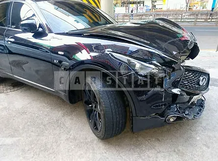 Photo 2 of 27: 2017 Infiniti QX70 3.7, VIN JNKCS18F5HM480027 — Korean insurance auction