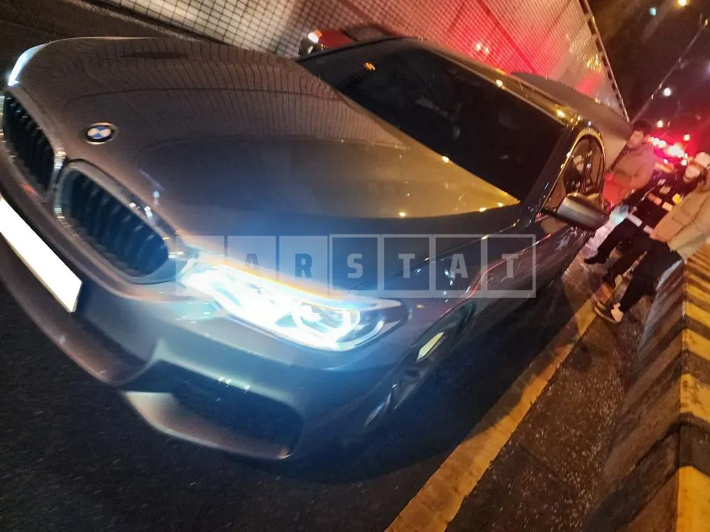 Photo 2 of 22: 2017 BMW 530i, VIN WBAJD3107JG970118 — Korean insurance auction