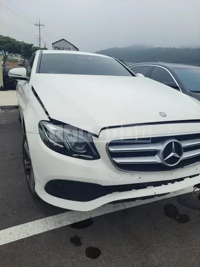 Photo 1 of 23: 2017 Mercedes-Benz E220 d, VIN WDDZF0EB8HA147257 — Korean insurance auction