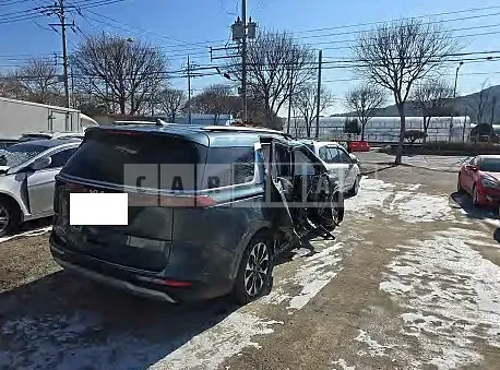 Photo 2 of 30: 2023 Kia Carnival — Korean insurance auction