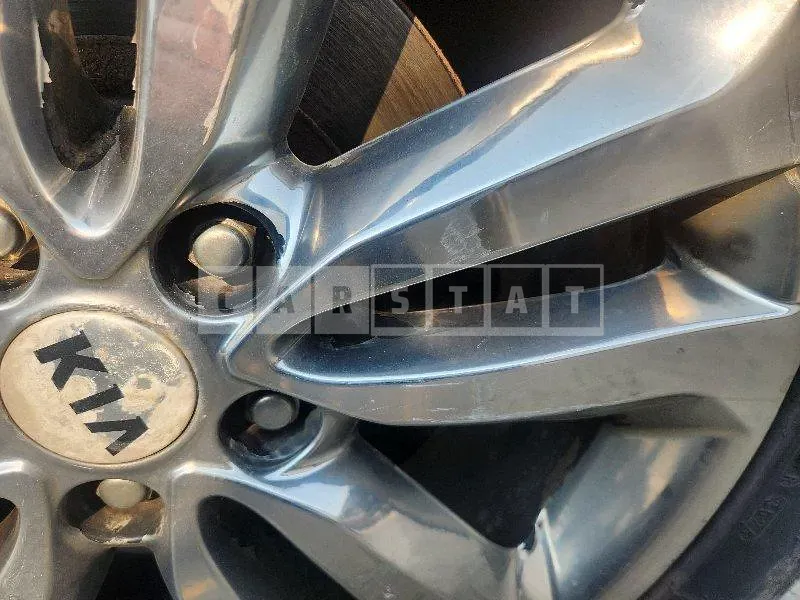 Photo 2 of 2: 2017 Kia (parts) Carnival Wheel — Korean insurance auction