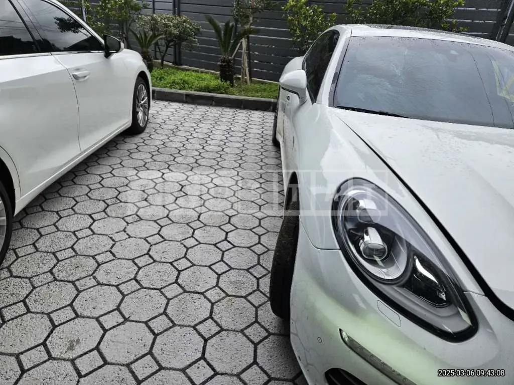 Photo 2 of 17: 2016 Porsche Panamera 4 — Korean insurance auction