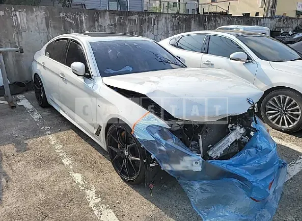 Photo 2 of 29: 2018 BMW 520d, VIN WBAJC3105JG995991 — Korean insurance auction