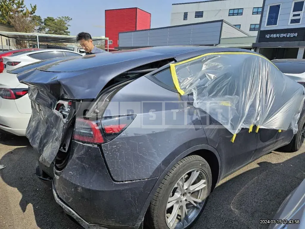 Photo 2 of 18: 2024 Tesla Model Y RWD, VIN LRWYGCFS7RC177050 — Korean insurance auction