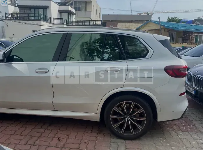 Photo 2 of 9: 2020 BMW X5 xDrive 30d, VIN WBACV6108L9D72346 — Korean insurance auction