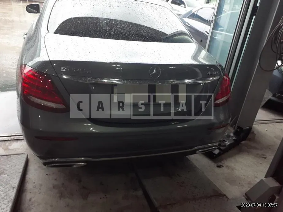 Photo 2 of 27: 2018 Mercedes-Benz E220 d 4Matic, VIN WDDZF0FB8JA418919 — Korean insurance auction