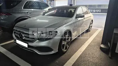 Photo 1 of 17: 2017 Mercedes-Benz E300, VIN WDDZF4JB3HA163654 — Korean insurance auction