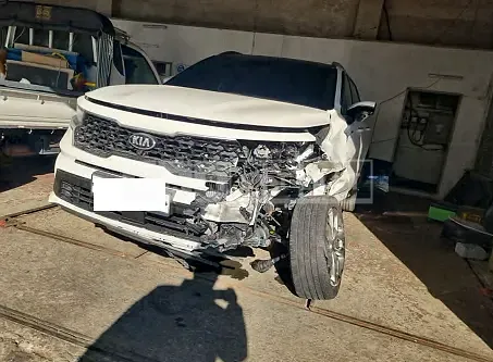 Photo 2 of 16: 2021 Kia Sorento, VIN KNARH81BGMA010319 — Korean insurance auction
