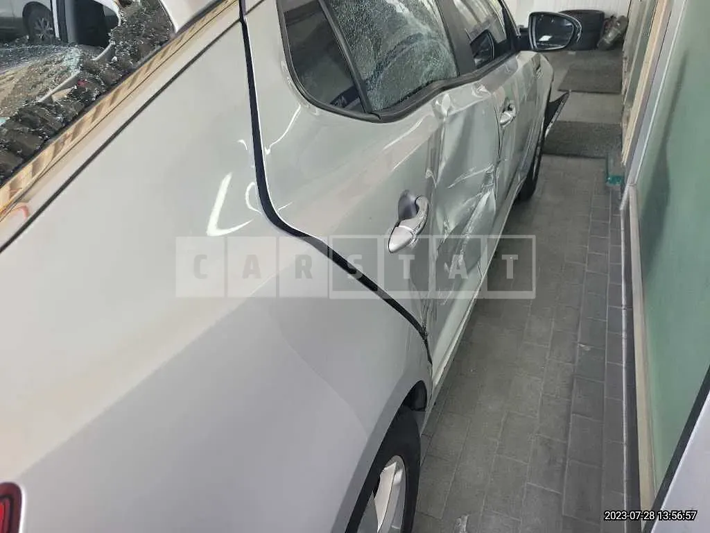 Photo 2 of 10: 2015 Kia K5, VIN KNAGL419BFA580258 — Korean insurance auction