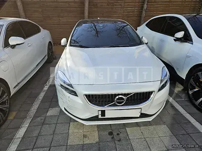 Photo 1 of 28: 2018 Volvo V40D3 — Korean insurance auction
