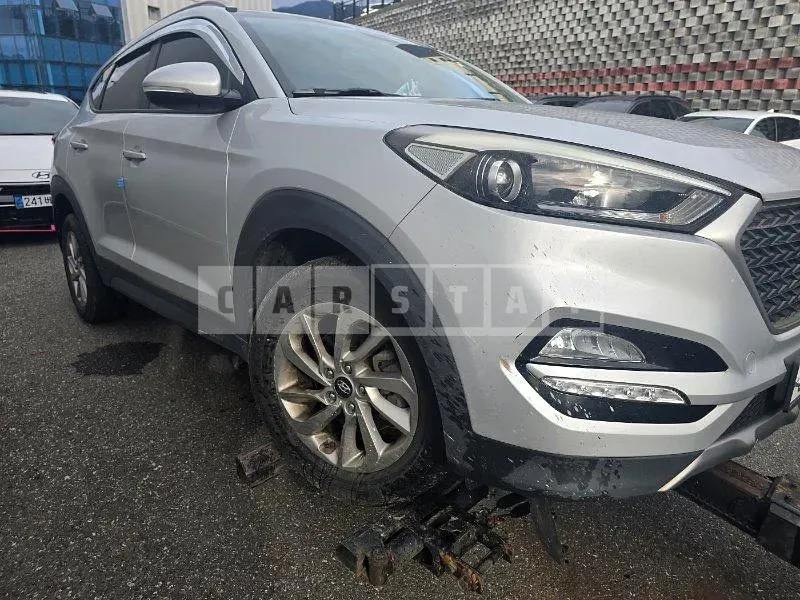 Photo 2 of 10: 2017 Hyundai Tucson, VIN KMHJ3812GJU630362 — Korean insurance auction
