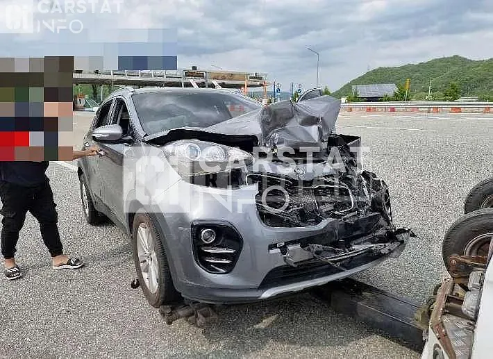 Photo 2 of 4: 2017 Kia Sportage, VIN KNAPM813BHK274452 — Korean insurance auction