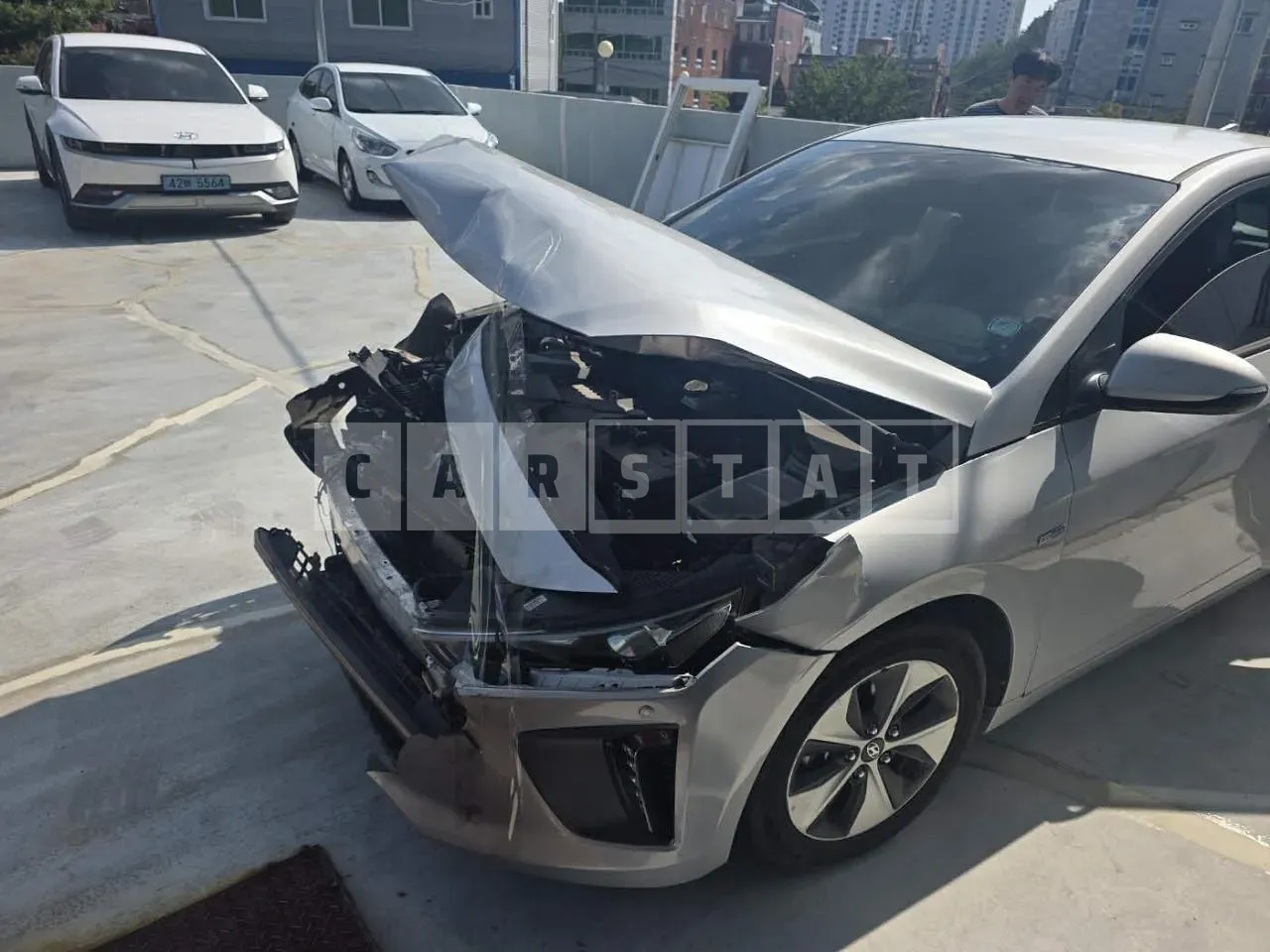 Photo 2 of 19: 2018 Hyundai IONIQ Electric, VIN KMHC751HFJU023443 — Korean insurance auction