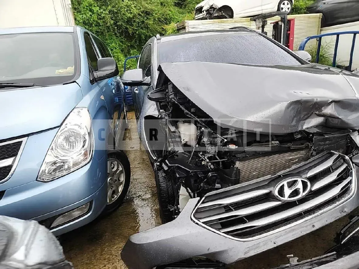Photo 2 of 22: 2016 Hyundai Santa Fe DM, VIN KMHSW81UBGU630248 — Korean insurance auction