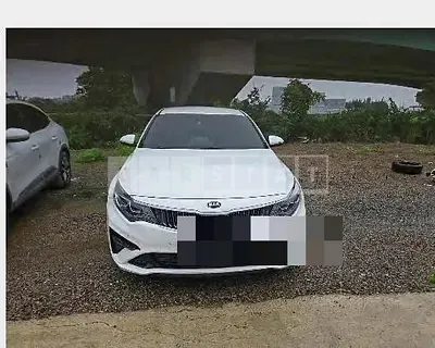 Photo 1 of 17: 2018 Kia K5 — Korean insurance auction