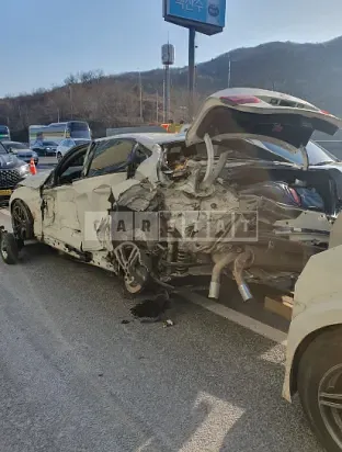 Photo 2 of 50: 2017 BMW 320d — Korean insurance auction