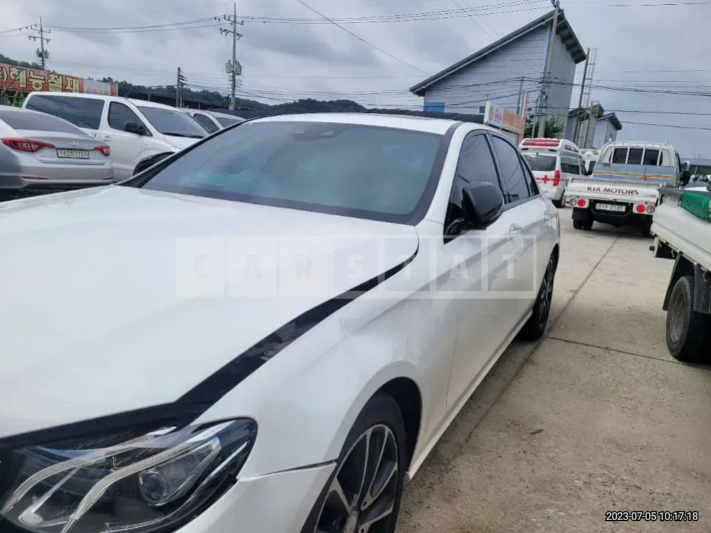 Photo 2 of 32: 2017 Mercedes-Benz E220d, VIN WDDZF0EB8HA111262 — Korean insurance auction