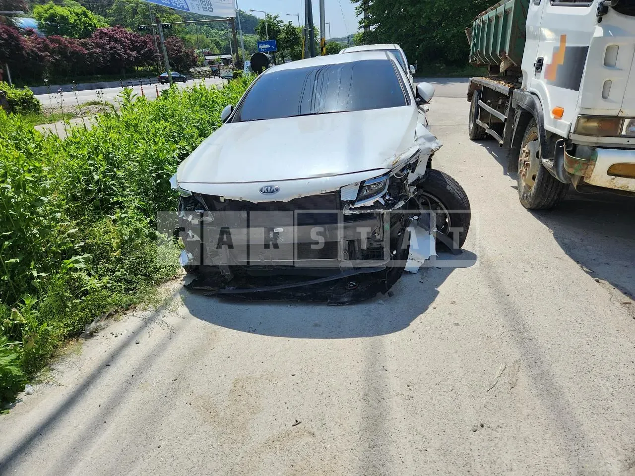Photo 2 of 13: 2018 Kia K5, VIN KNAGS416BKA249413 — Korean insurance auction