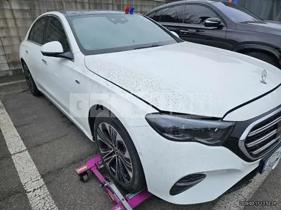 Photo 2 of 24: 2025 Mercedes-Benz E 350 e 4Matic — Korean insurance auction