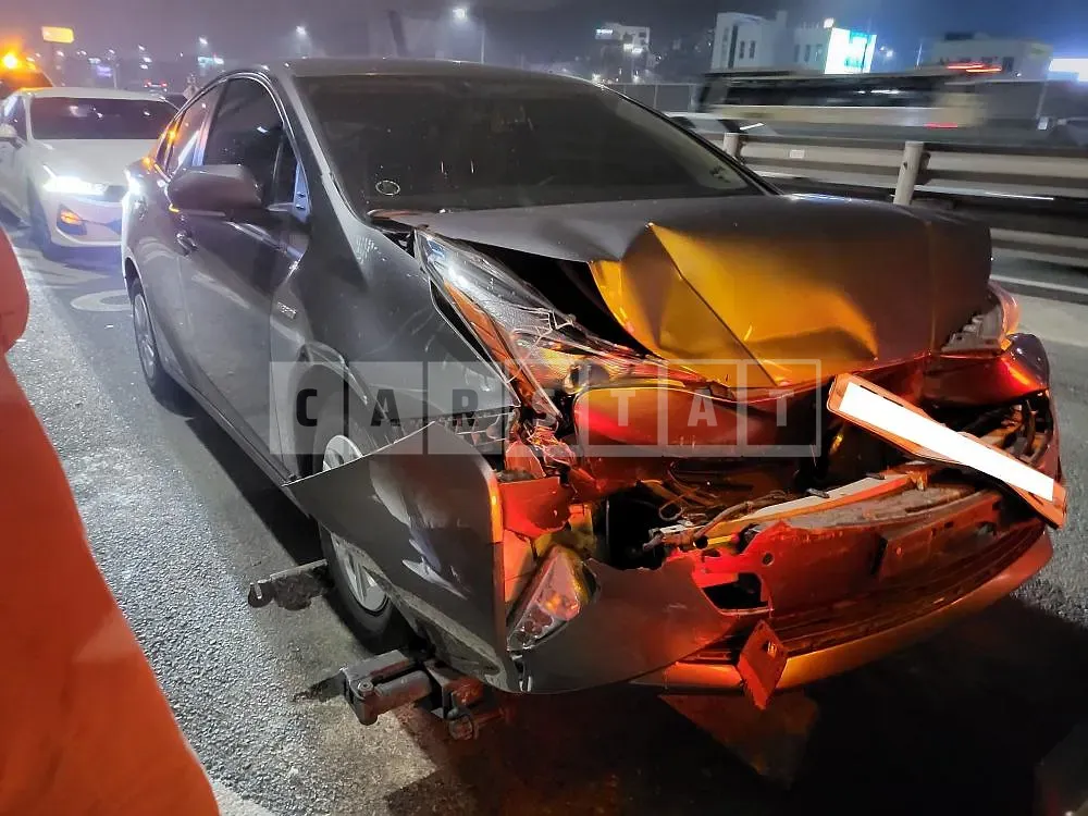 Photo 2 of 6: 2017 Toyota Prius, VIN JTDKBRFU0H3570141 — Korean insurance auction