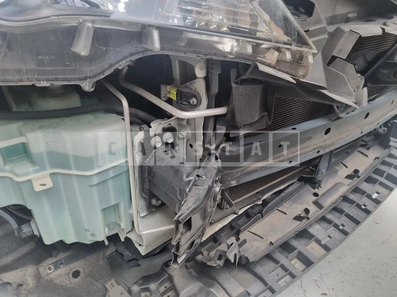 Photo 2 of 33: 2015 Toyota RAV4 4WD, VIN JTMDFREV1FD128421 — Korean insurance auction