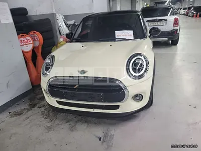 Photo 1 of 39: 2021 MINI Cooper, VIN WMWXR7109M2N90203 — Korean insurance auction