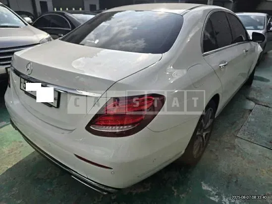 Photo 2 of 31: 2018 Mercedes-Benz E 300, VIN WDD2F4JB5JA340744 — Korean insurance auction