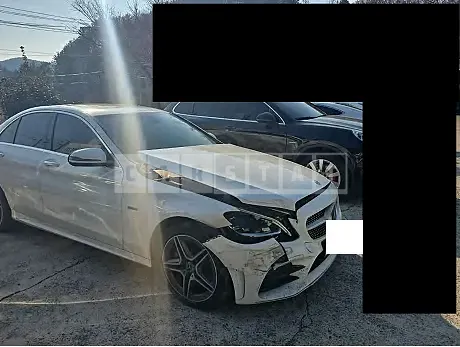 Photo 2 of 17: 2020 Mercedes-Benz C300 e 4Matic — Korean insurance auction