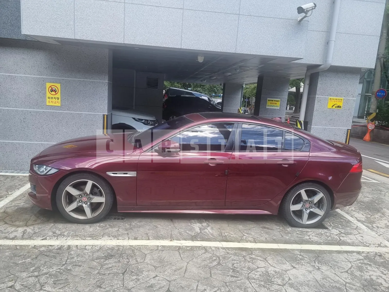 Photo 2 of 6: 2015 Jaguar XE 2.0d, VIN SAJAB4BN9GA920262 — Korean insurance auction