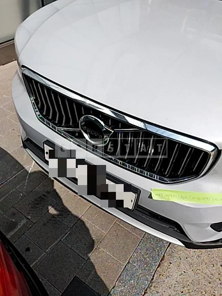Photo 2 of 39: 2019 Volvo XC40T4 AWD, VIN YV1XZACACL2227599 — Korean insurance auction