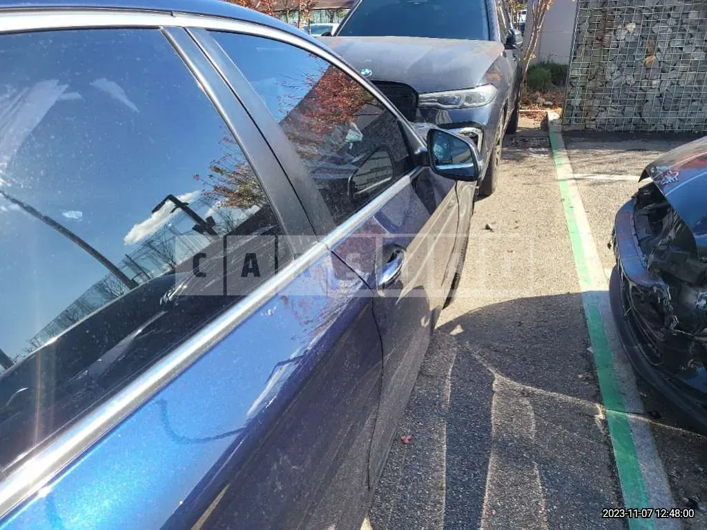 Photo 2 of 49: 2015 BMW 520d, VIN WBA5E5100FG065317 — Korean insurance auction