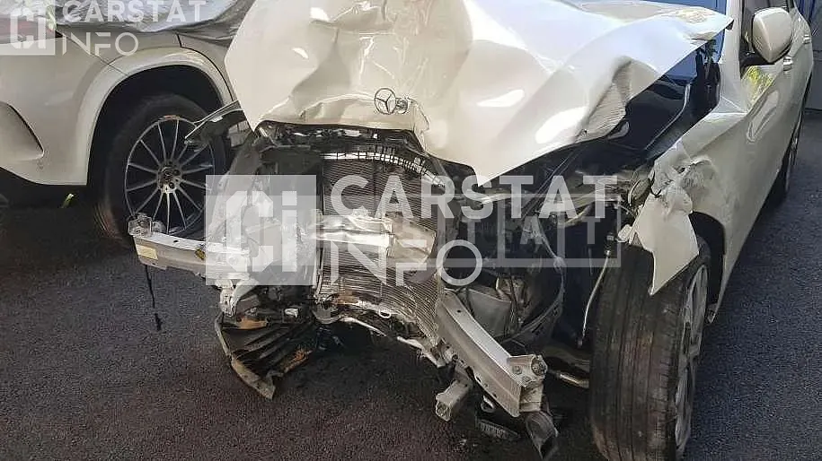 Photo 2 of 18: 2019 Mercedes-Benz E 300 4Matic, VIN WDDZF4KB1KA568515 — Korean insurance auction