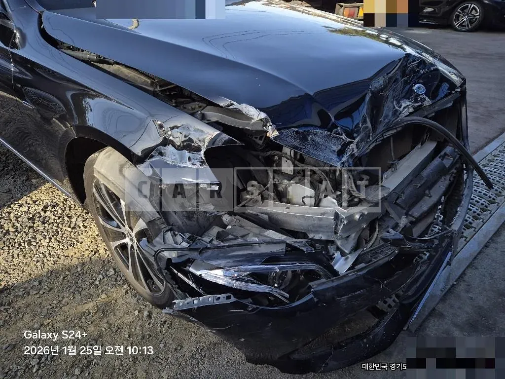 Photo 2 of 4: 2019 Mercedes-Benz E 300 e — Korean insurance auction