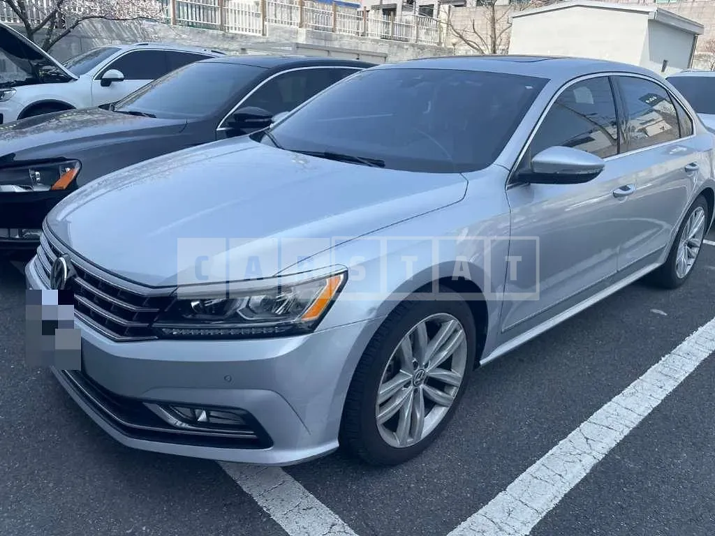 Photo 2 of 3: 2018 Volkswagen (parts) Passat 2.0 TSI Headlamp — Korean insurance auction