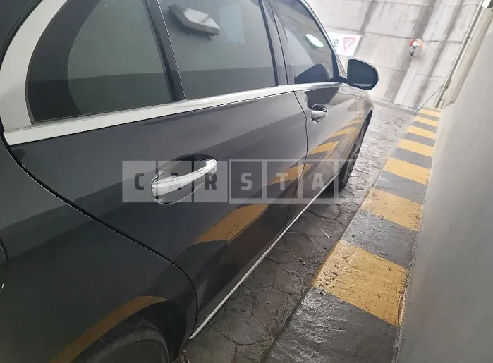 Photo 2 of 28: 2019 Mercedes-Benz E300 4Matic, VIN WDDZF4KB5KA683330 — Korean insurance auction