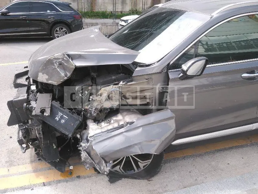 Photo 2 of 15: 2020 Hyundai Santa Fe — Korean insurance auction
