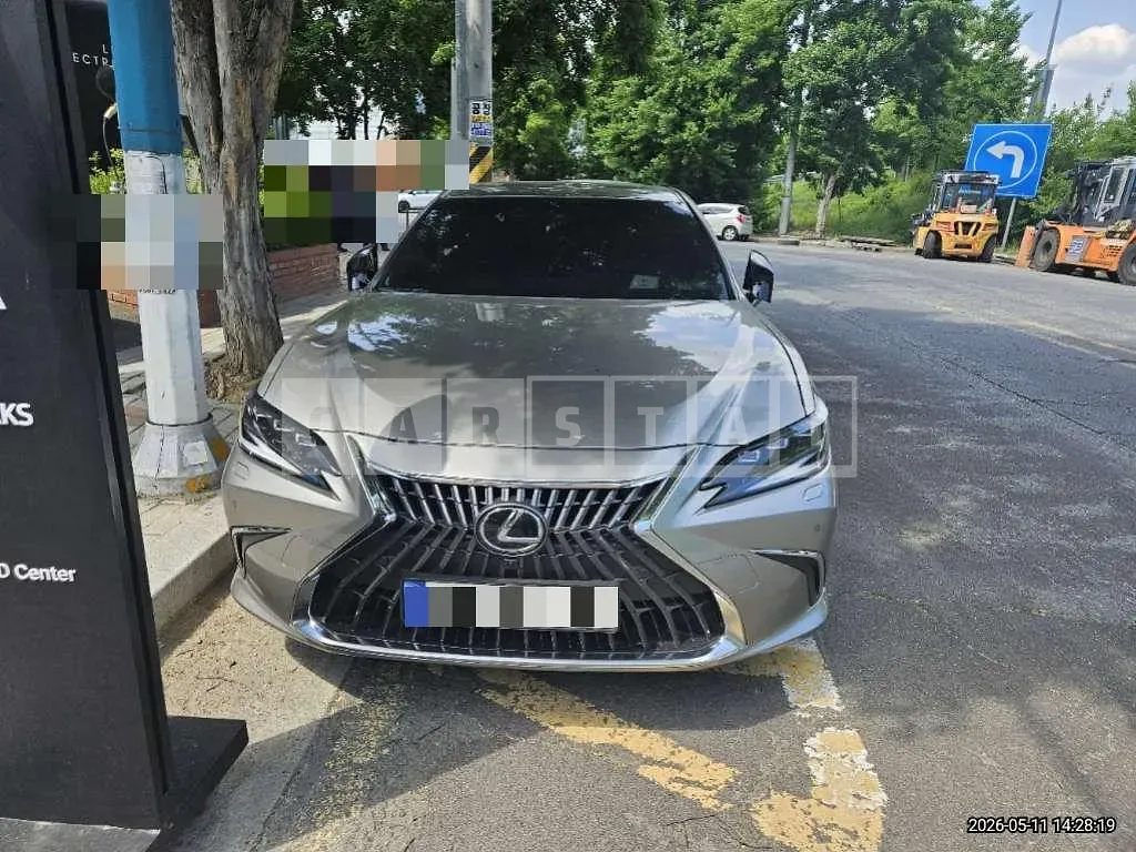 Photo 2 of 15: 2024 Lexus ES300h — Korean insurance auction